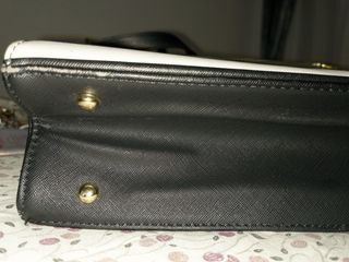 Bolso Rayas Blanco y Negro con detalles dorados