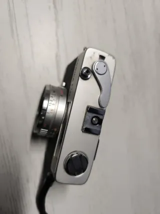 Cámara Konica C35 Plata y Negra