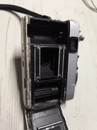 Cámara Konica C35 Plata y Negra