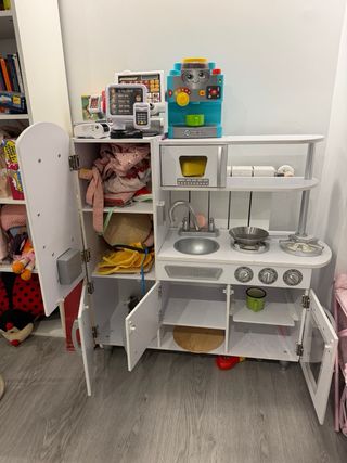 Cocinita de juguete blanca