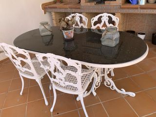 Mesa de hierro con tapa cristal ahumado y 4 sillas