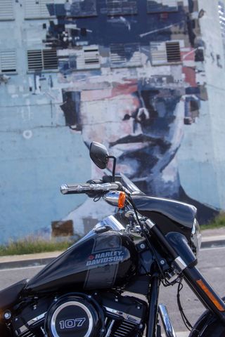 HARLEY DAVIDSON SPORT GLIDE 2022 con muchos extras