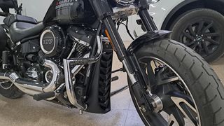 HARLEY DAVIDSON SPORT GLIDE 2022 con muchos extras