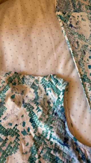 Conjunto Guess estampado serpiente