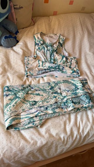 Conjunto Guess estampado serpiente
