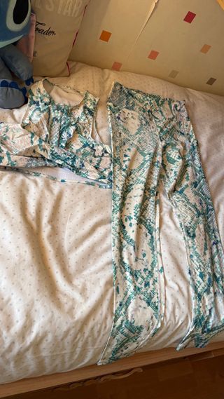 Conjunto Guess estampado serpiente