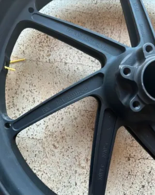 Llanta Delantera BMW HP Negra