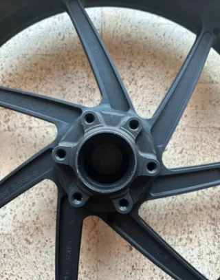 Llanta Delantera BMW HP Negra