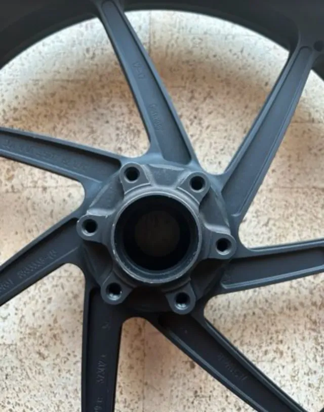 Llanta Delantera BMW HP Negra