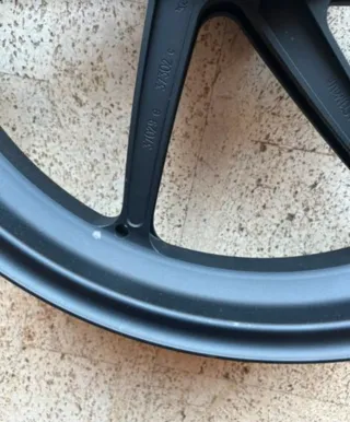 Llanta Delantera BMW HP Negra