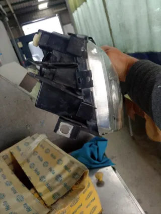 Faro Delantero Derecho Audi A3 1996/2000 en Hella