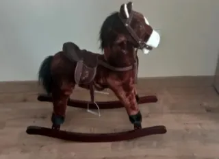 Caballito balancín de madera