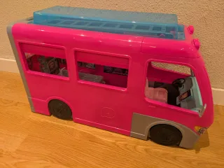 Autocaravana Barbie Dreamcamper con tobogán