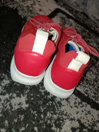 Zapatillas Geox rojas y blancas