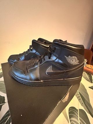 Nike Jordan 1 Mid Negro