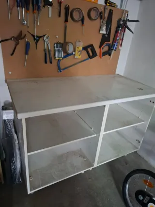 Gratis Mesa de cocina o taller blanca