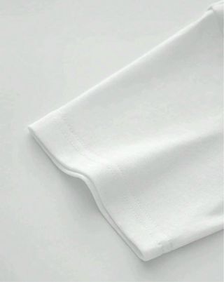 Camiseta blanca oversize con estampado de estrella