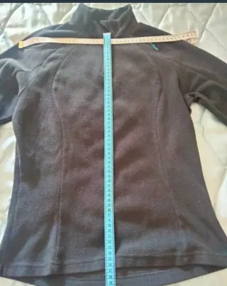 Forro polar negro de mujer de Quechua.