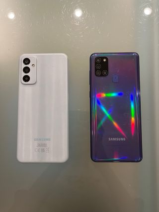Samsung Móvil Blanco y Morado
