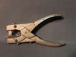 MAQUINA SACABOCADOS ANTIGUA