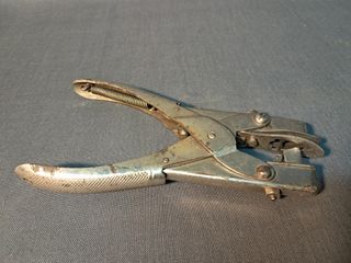 MAQUINA SACABOCADOS ANTIGUA