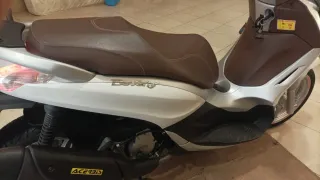 Piaggio Beverly 300cc Scooter Blanco/Marrón