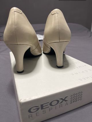 Zapatos Geox Piel Beige Tacón Bajo