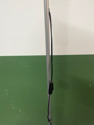 Lámpara de pie moderna gris y blanca