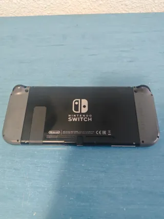 Nintendo Switch, con tarjeta micro SD y accesorios