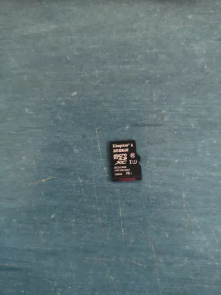 Nintendo Switch, con tarjeta micro SD y accesorios