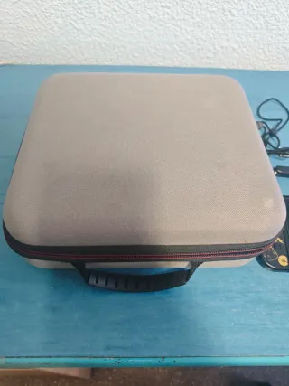 Nintendo Switch, con tarjeta micro SD y accesorios