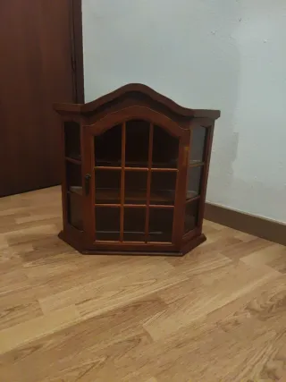 Vitrina madera pequeña con puerta acristalada