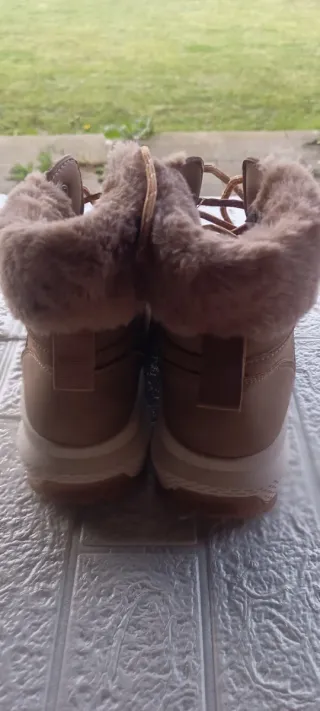 Botines deportivos marrones talla 40