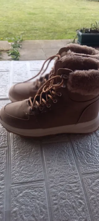 Botines deportivos marrones talla 40