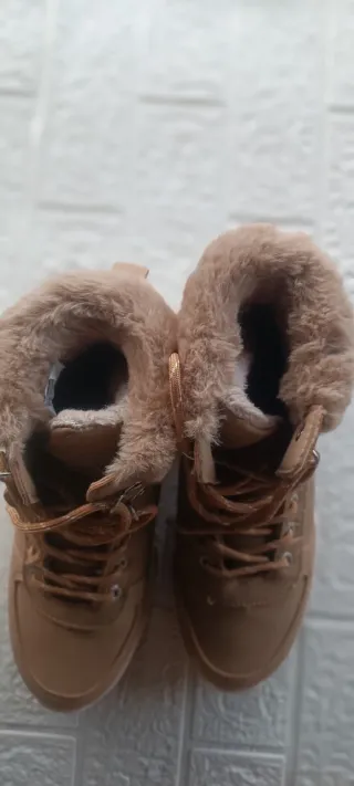 Botines deportivos marrones talla 40