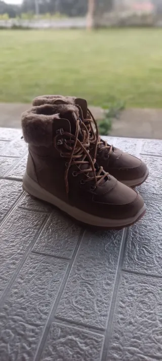 Botines deportivos marrones talla 40