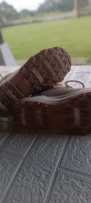 Botines deportivos marrones talla 40