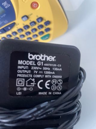 Rotuladora adhesiva Brother P-Touch 65