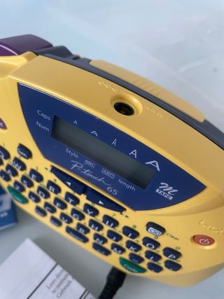 Rotuladora adhesiva Brother P-Touch 65