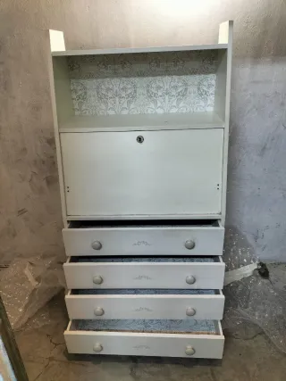 Escritorio juvenil madera con frente empapelado