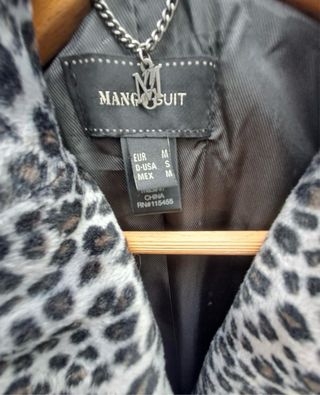 Abrigo Mango Estampado Animal Print, muy estiloso.