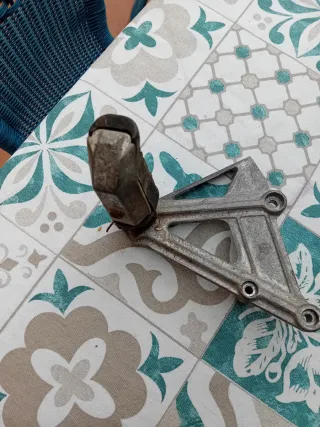 Reposapies metálico
