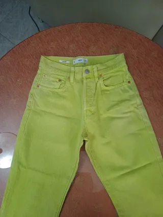 Pantalón vaquero verde lima