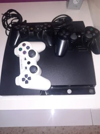 Consola PlayStation 3 con mandos