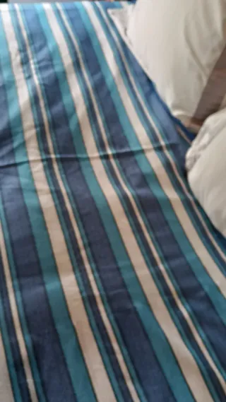 Colcha azul y blanca 236x223 cm