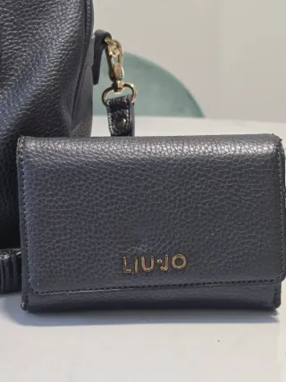 Bolso y cartera Liu Jo violeta metalizado