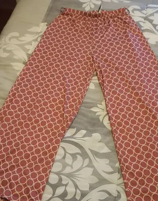 Pantalón licra acampanado estampado