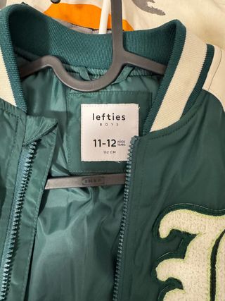 Chaqueta estilo universitario verde y beige