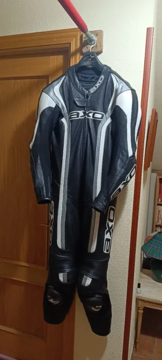 Mono de cuero AXO Talla 50