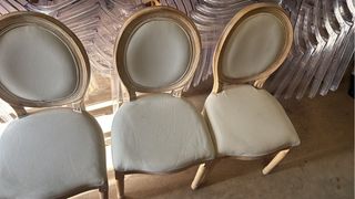 Sillas de comedor de madera y tela beige